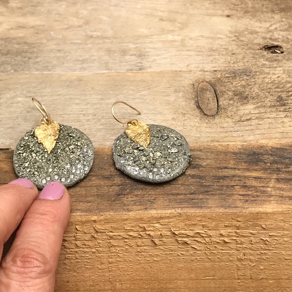 Handmade pyrite druzy  gold leaf pavé earrings - Picture 6 of 7